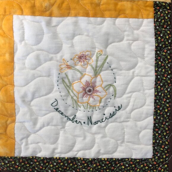 Handcrafted Quilt Flower of the Month Embroidery Patchwork Design Meander 70x55 - Picture 5 of 16